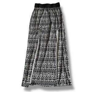 Y2K Black and White Aztec Patterned Split Panel/ Leg Maxi Skirt